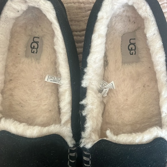 UGG Ansley Black Loafer slippers size 12 - Picture 2 of 4